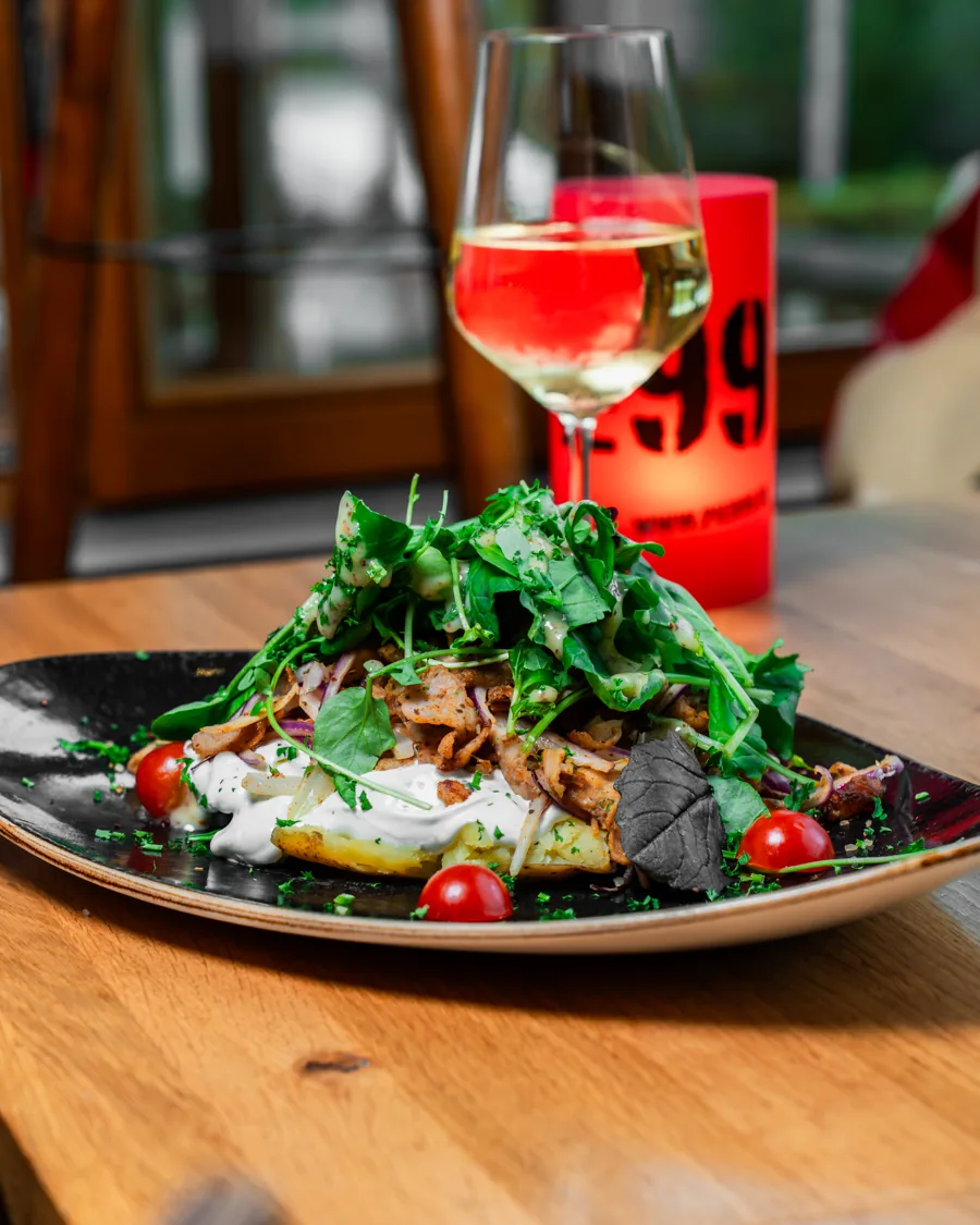 Großer Salat im Pier 99
